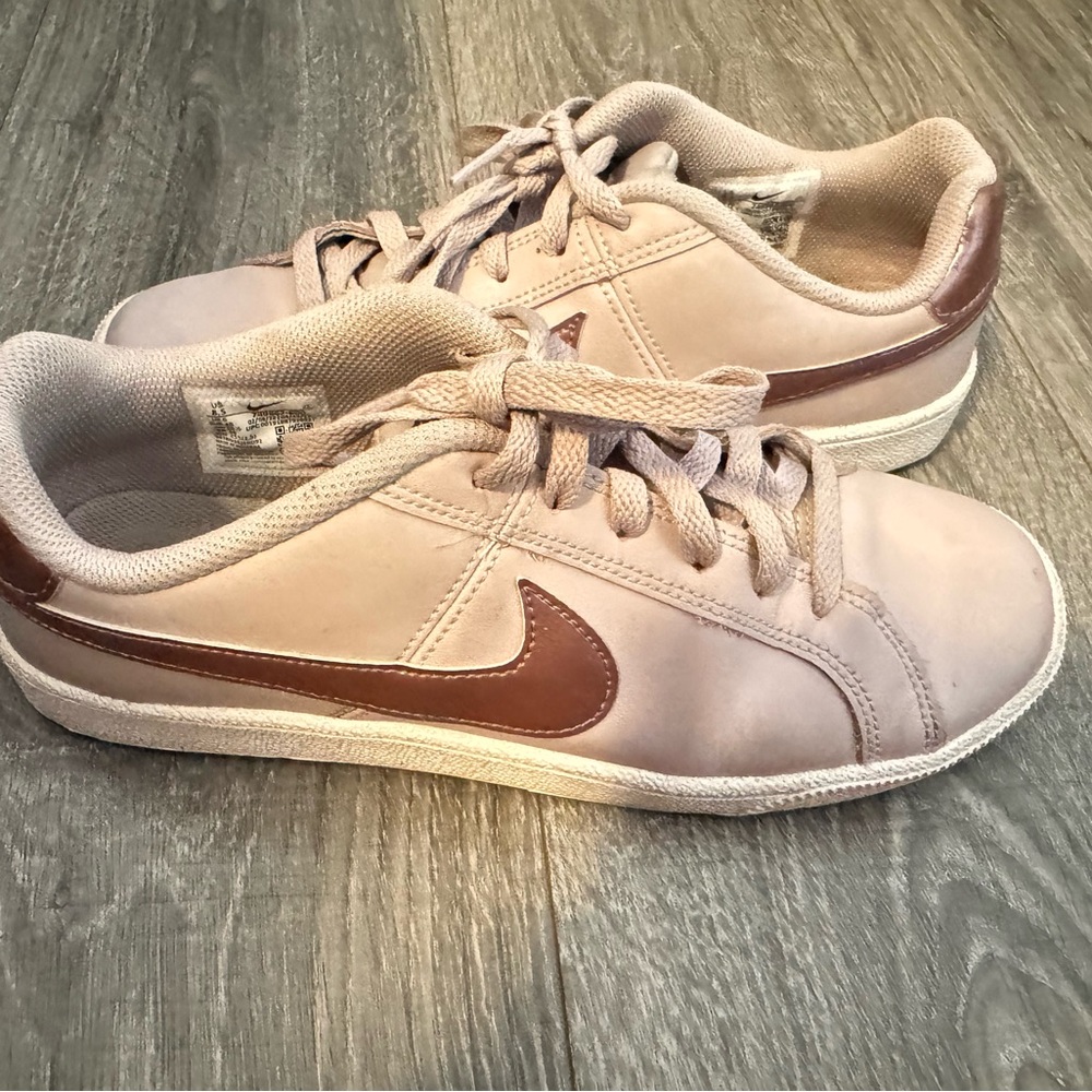 Nike Women's Beige Sneakers